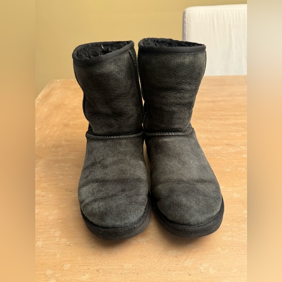 Black Ugg Classic Short II Size 6 - Picture 2 of 7